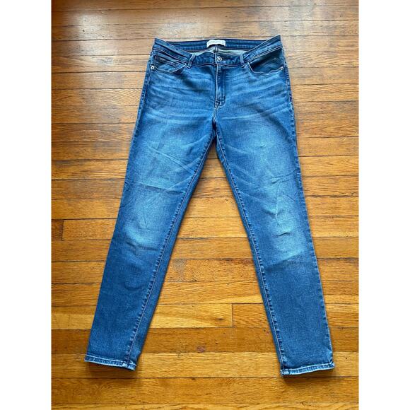 ABERCROMBIE & FITCH 'The Super Skinny Mid Rise' Distressed Jeans sz 12w/31 - Picture 1 of 12